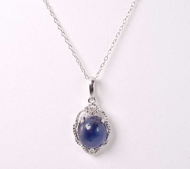 Dazzling 9.71CTS Cabochon-Cut Star Sapphire & 0.11CTW Diamond Pendant Necklace in Sterling Silver