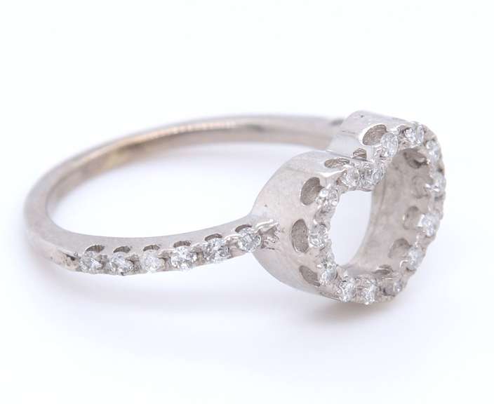Sparkling White Gold Diamond Heart Ring