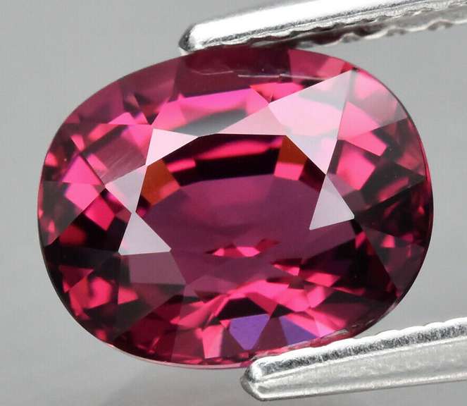 Superb 1.75ct eye cean untreated Rhodolite Garnet