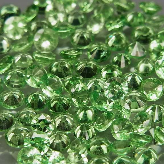 Very rare 3.26ct untreated apple green Tsavorite set