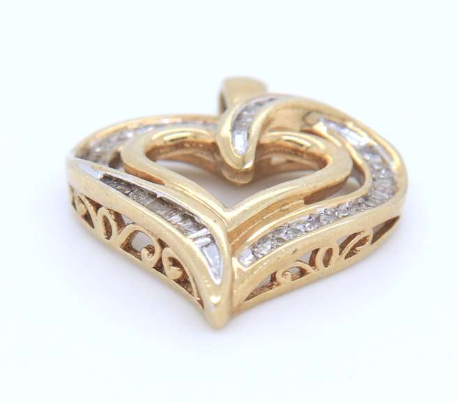 Beautiful Yellow Gold Diamond Heart Charm