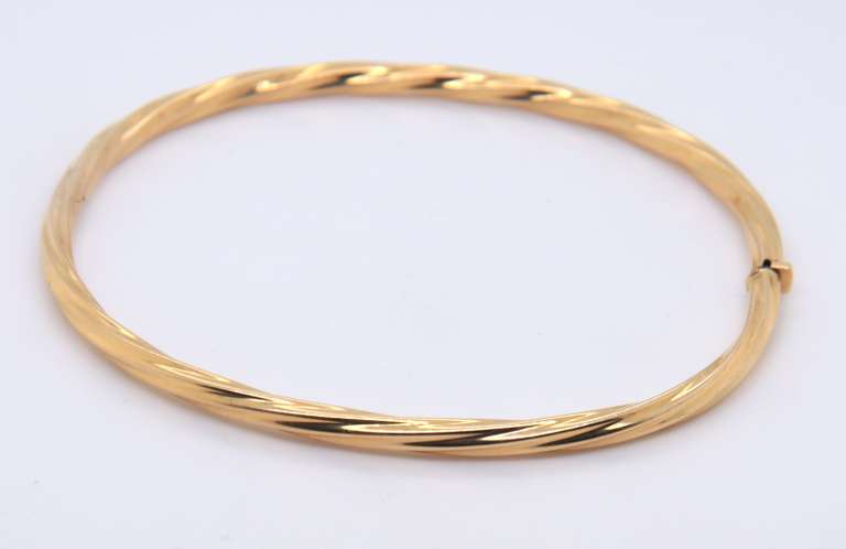 14KT Yellow Gold Twisted Design Oval Bangle