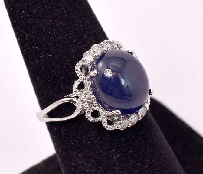 Captivating 8.65CTS Cabochon-Cut Star Sapphire & 0.39CTW Diamond Ring in Sterling Silver