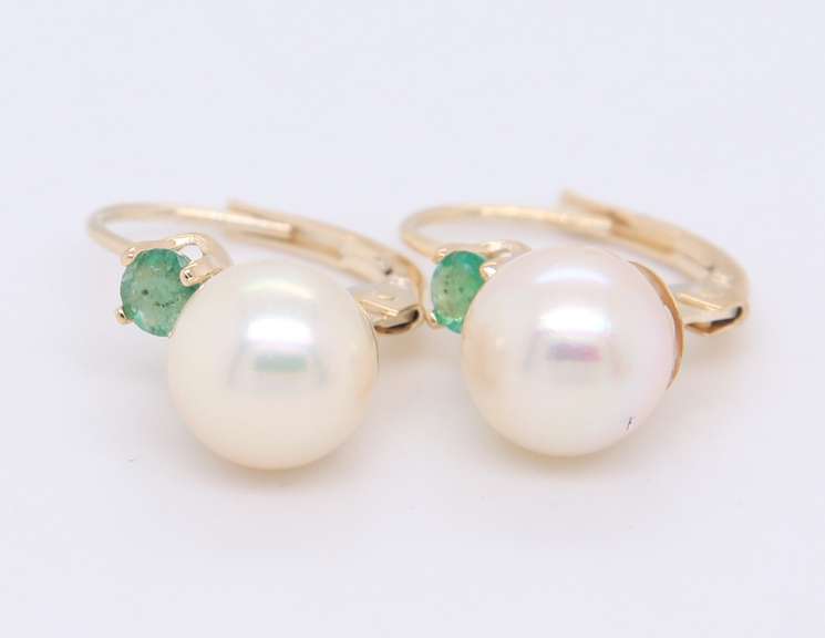Stunning Pearl and Emerald Leverback Earrings