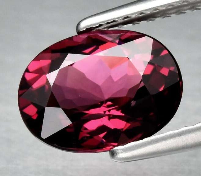 Simply lovely 2.47ct violet pink Rhodolite Garnet