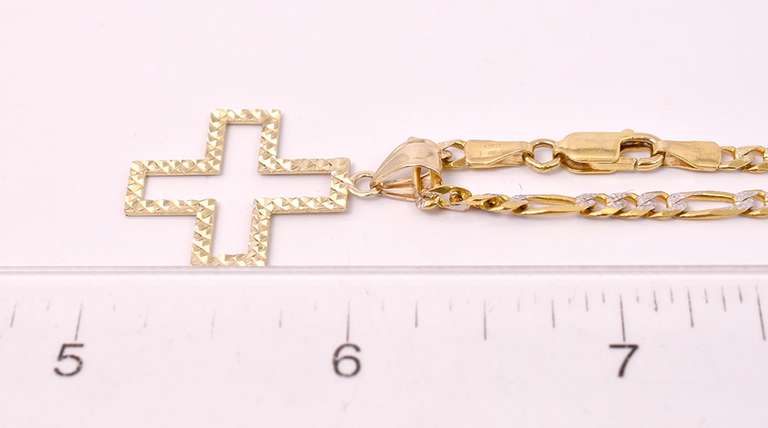 Classic Cross Pendant Necklace in Yellow Gold