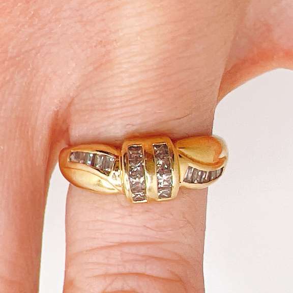 14kt Yellow Gold & Diamond Band Ring