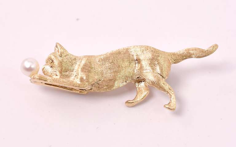 Beautiful Cat Pin with "Pearl Ball" Pin in 14K Yellow Gold