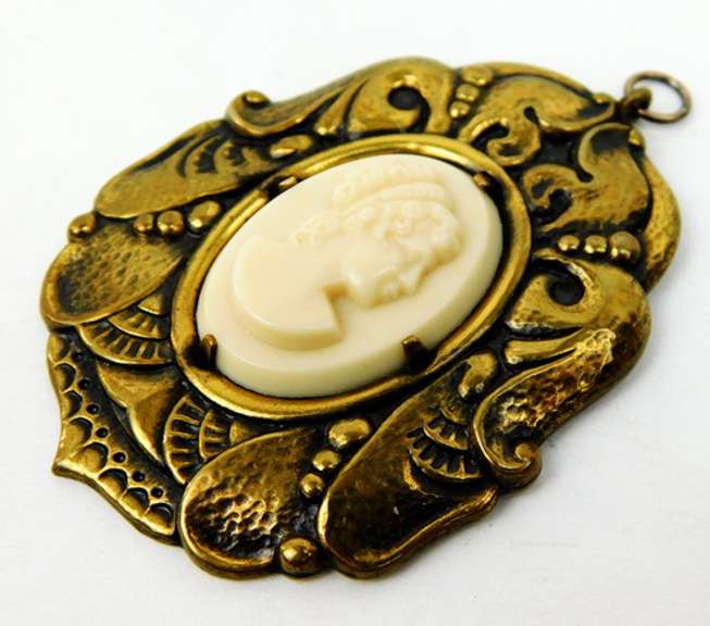 Vintage John Hendricken Celluloid Cameo Pendant