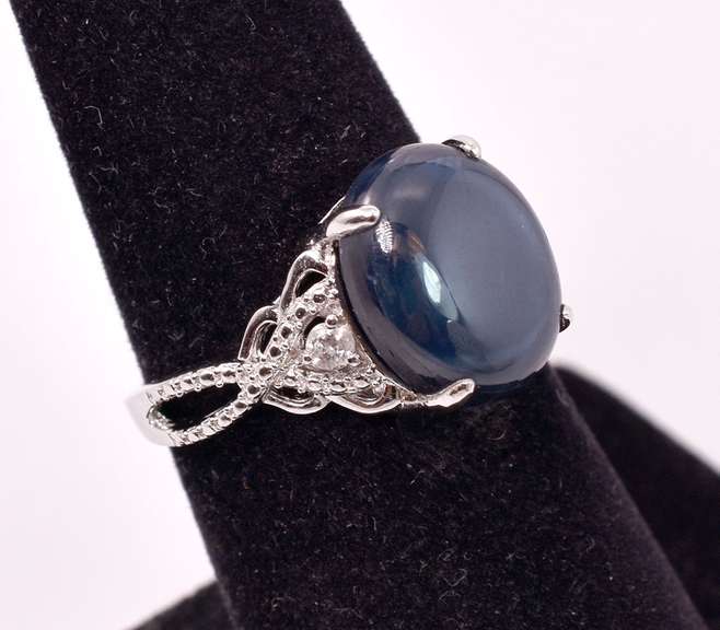 Incredible 8.61CTS Cabochon-Cut Star Sapphire & 0.09CTW Diamond Ring in Sterling Silver