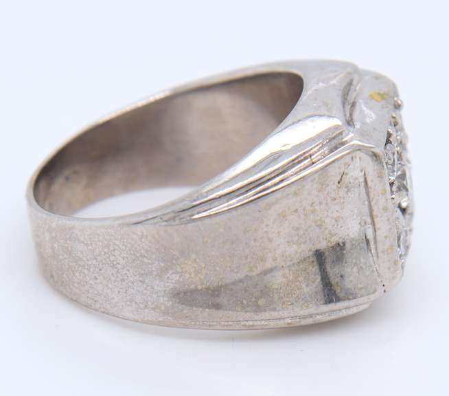 Powerful White Gold 5 Diamond Ring