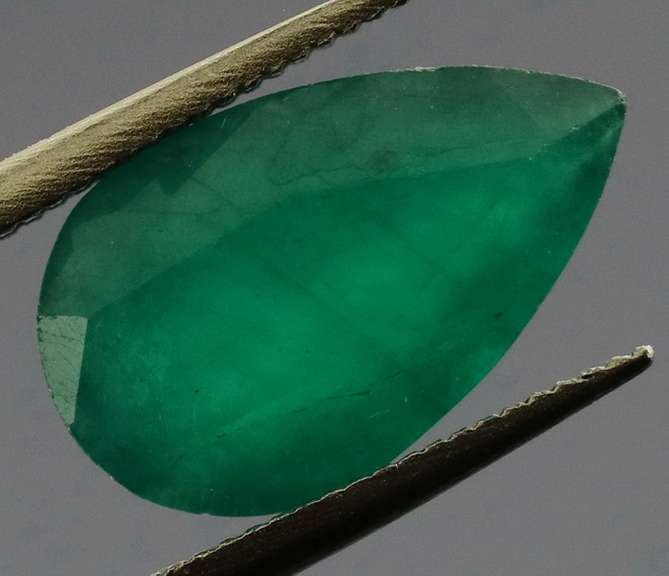 Fantastic color! 2.26ct rich green Colombian Emerald