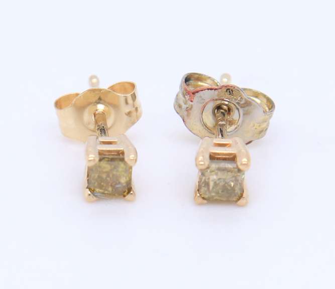 Elegant Yellow Gold Princess Cut Yellow Diamond Stud