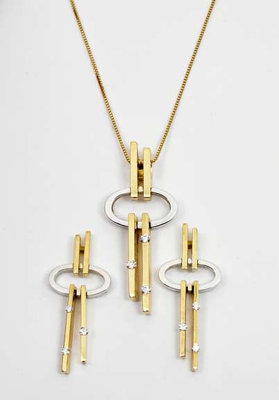 Stylish Contemporary Pendant & Earring Suite