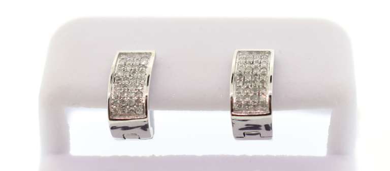 Stunning 10k White Gold Earrings with Beautiful Diamonds