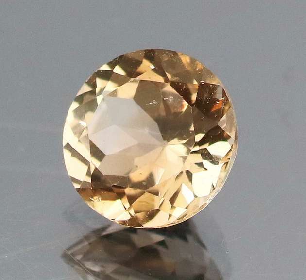 Captivating 3.28ct champagne Topaz