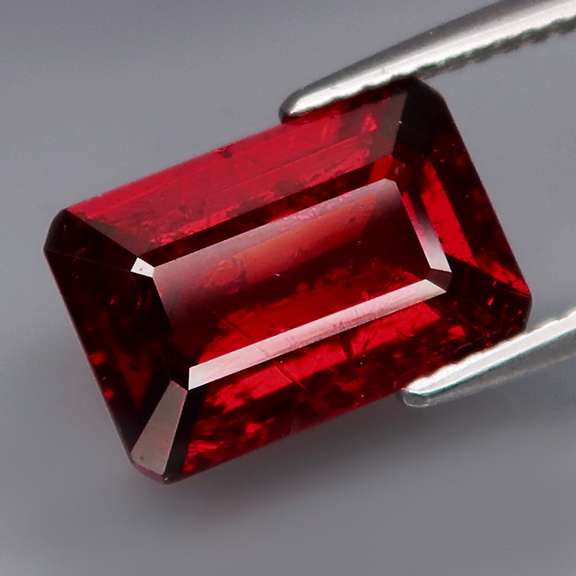 Glittering! 4.84ct red Spessartite garnet solitaire