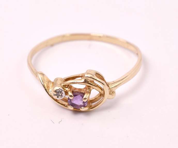 Elegant Amethyst and Diamond Ring in Yellow Gold