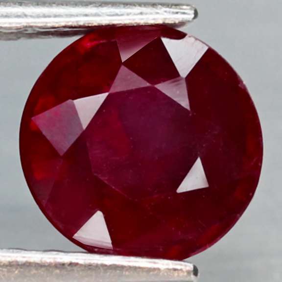 Captivating! Blood red 1.98ct Ruby solitaire
