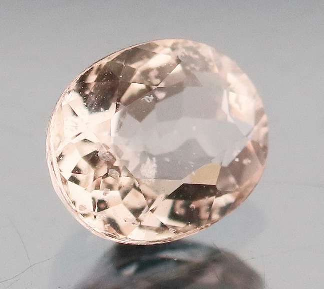 Elegant 1.25ct peach pink Morganite