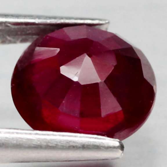Captivating! Blood red 1.98ct Ruby solitaire