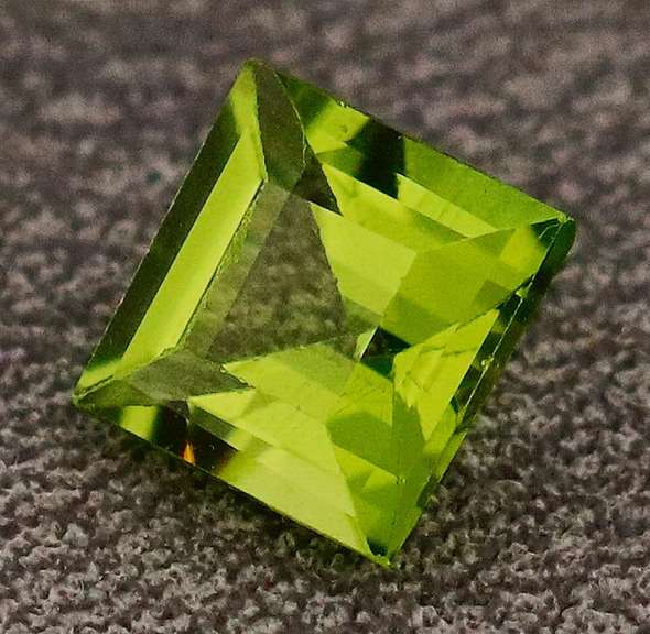 Vibrant 1.06ct high fire princess cut Peridot