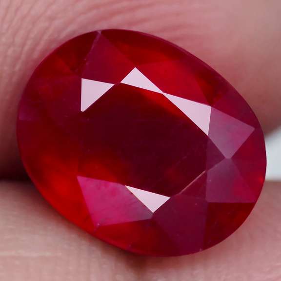 Glistening 4.28ct blood red Ruby