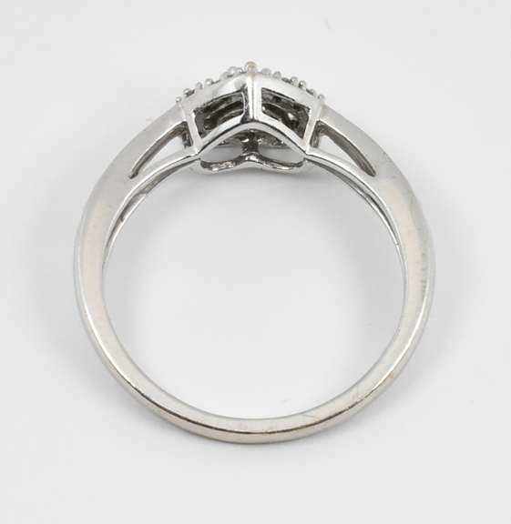 Sweet Heart Diamond Ring