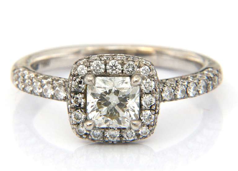 Incredible 18kt White Gold Princess Diamond Halo Engagment Ring