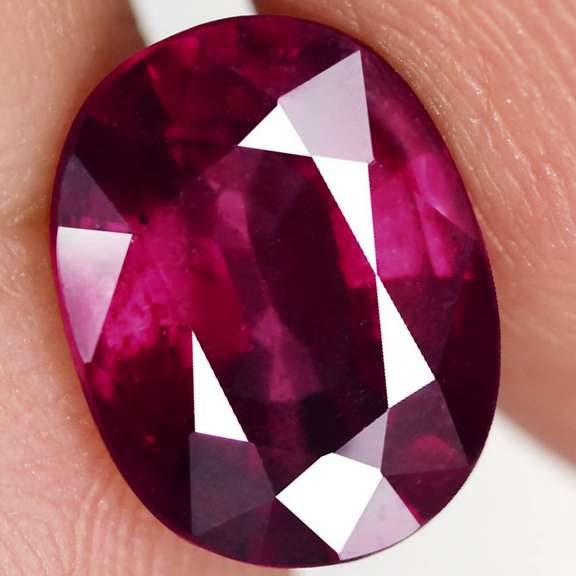 Amazing 4.29ct UNTREATED cherry red Rhodolite Garnet