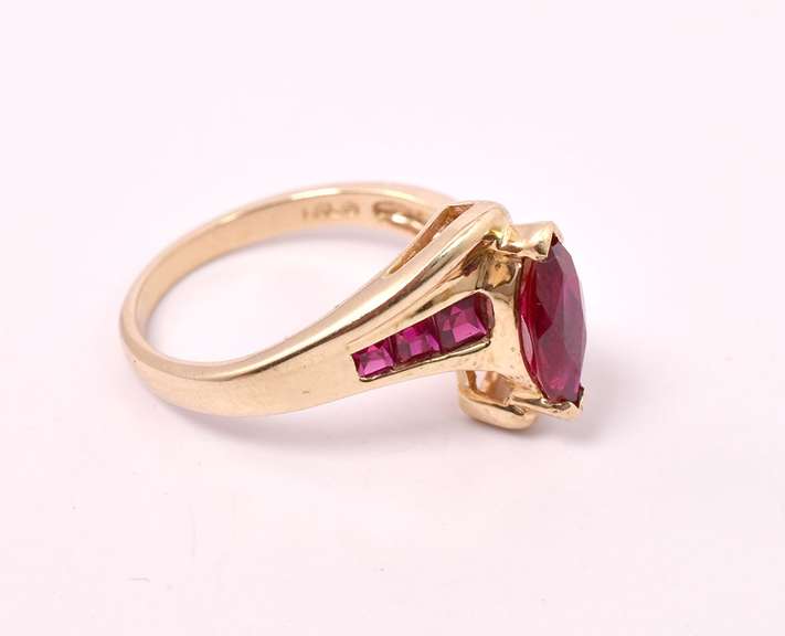 Excellent Ruby Ring in Yellow Gold