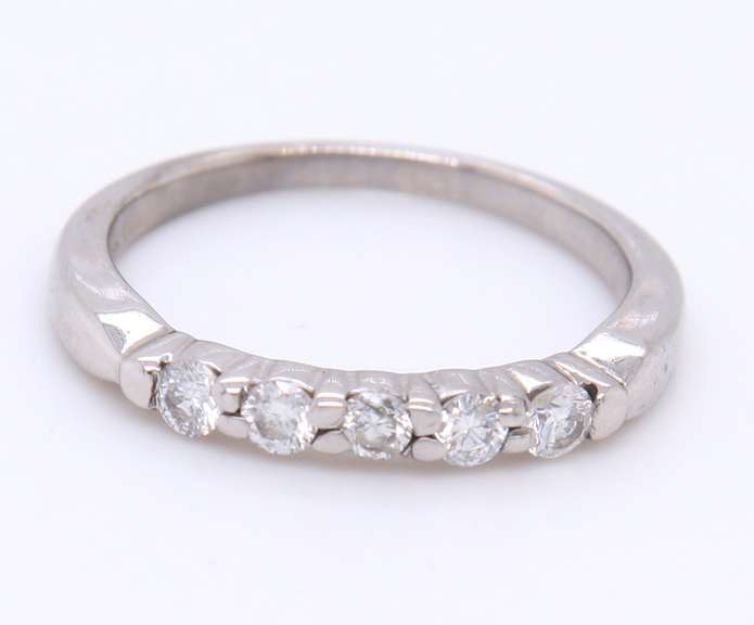 Sparkling White Gold 5 Stone Shared Prong Diamond Band