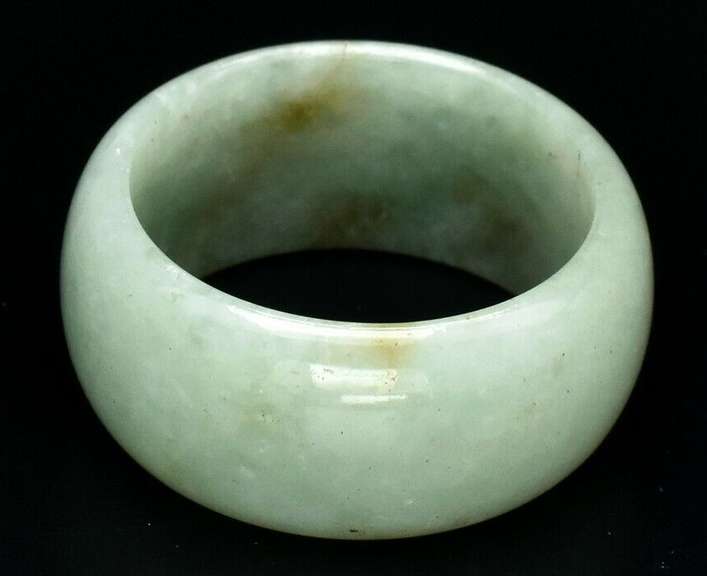 Stylish all natural 28.29ct Jadite Jade ring