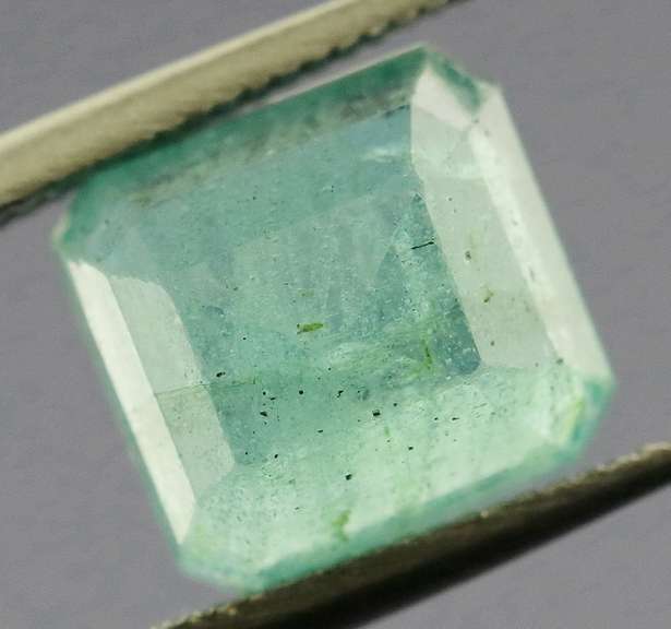 Outstanding color! 2.08ct vivid green Colombian Emerald