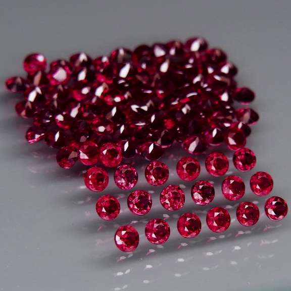 Top violet red 7.08ct Pyrope Garnet set