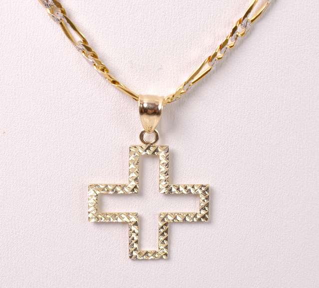 Classic Cross Pendant Necklace in Yellow Gold