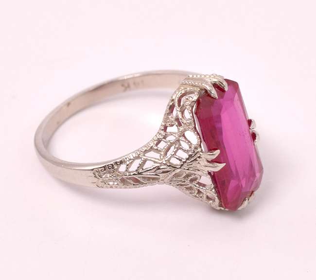 Amazing Vintage Ruby Ring in 14KT