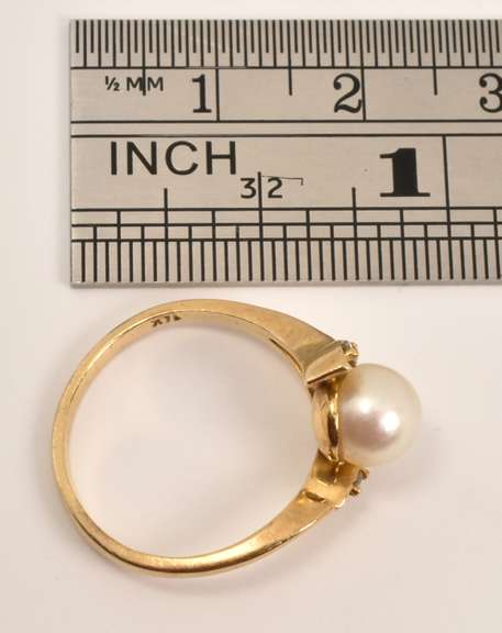 Traditional Style Pearl Ring