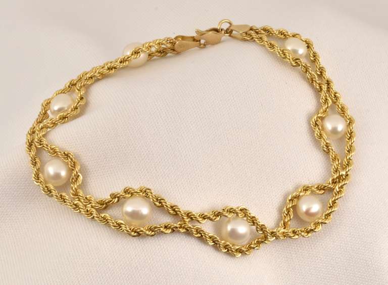 Feminine Bracelet with Pearls
