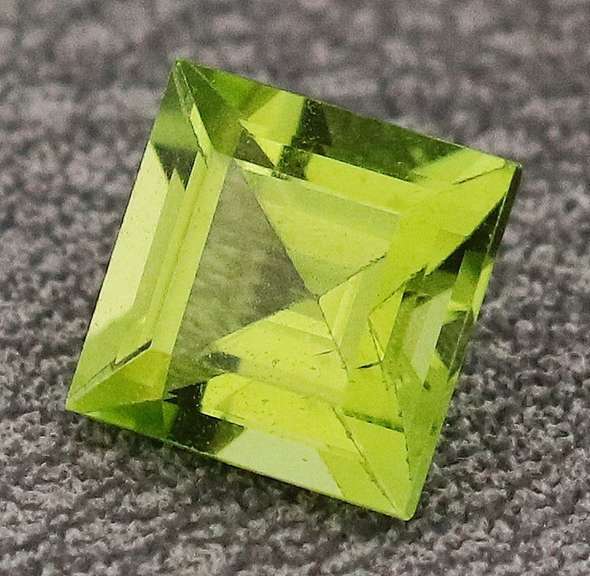 Vibrant 1.30ct high fire princess cut Peridot