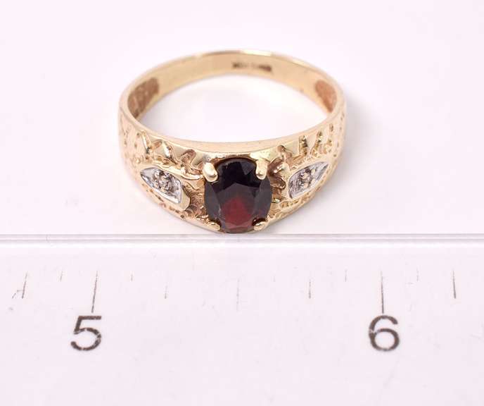 Gorgeous Garnet and Diamond Ring in Yellow Gold
