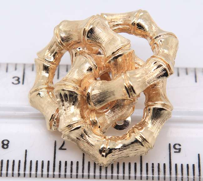 Incredible Yellow Gold Interlocking BAmboo Circle Earrings