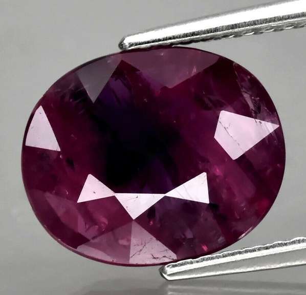 Rare! 4.07ct reddish pink Sapphire