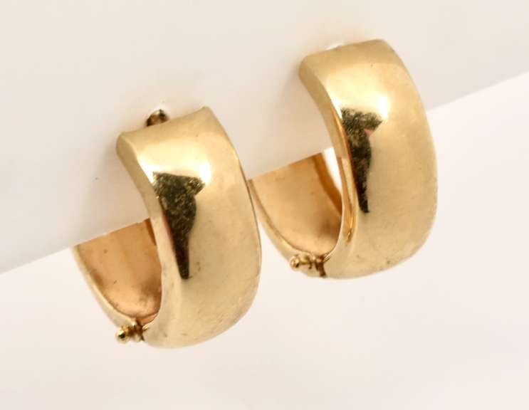 Easy to Wear Wide Huggie Earrings
