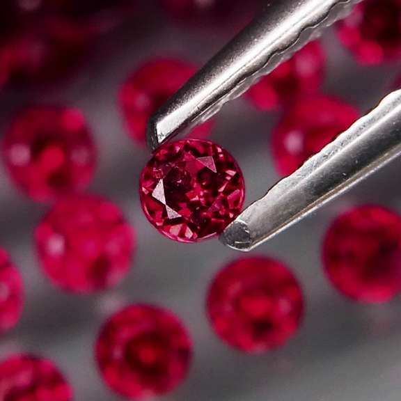 Top violet red 7.08ct Pyrope Garnet set