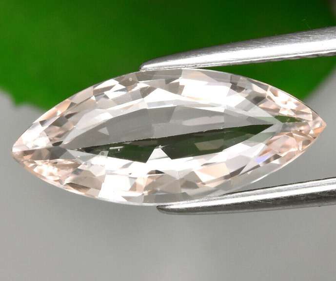 High fire VS 2.23ct UNHEATED whisper pink Morganite solitaire