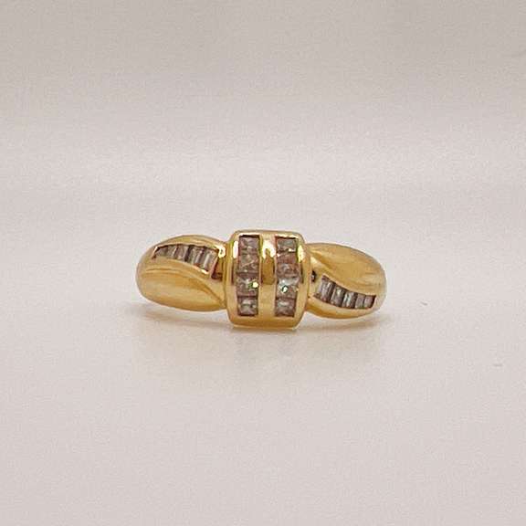 14kt Yellow Gold & Diamond Band Ring