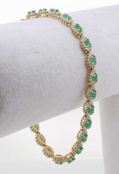 Elegant Emerald and Diamond Bracelet