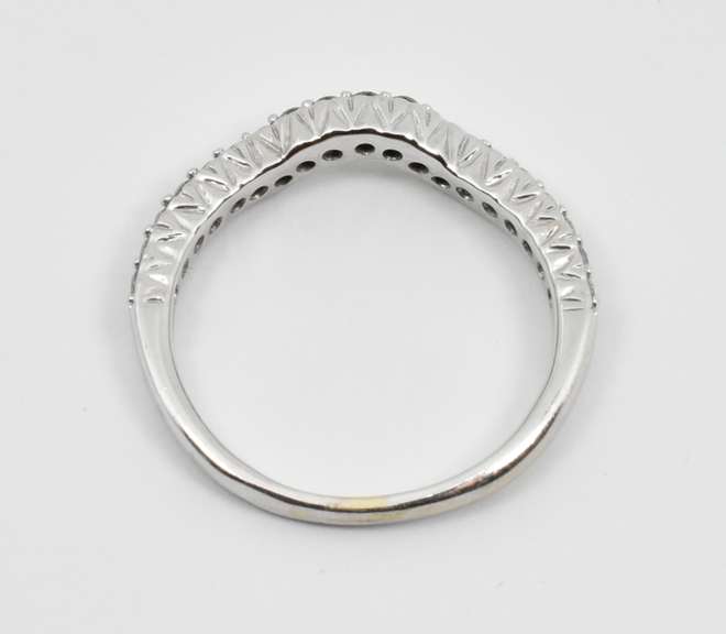 Useful 14k WG Guard Ring