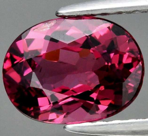 Glittering 1.5ct untreated top violet pink VS Rhodolite Garnet